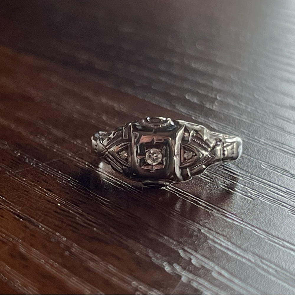 Art Deco 18k diamond gold ring